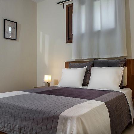 Pleiades Casual Living Apartment Nea Roda Bagian luar foto