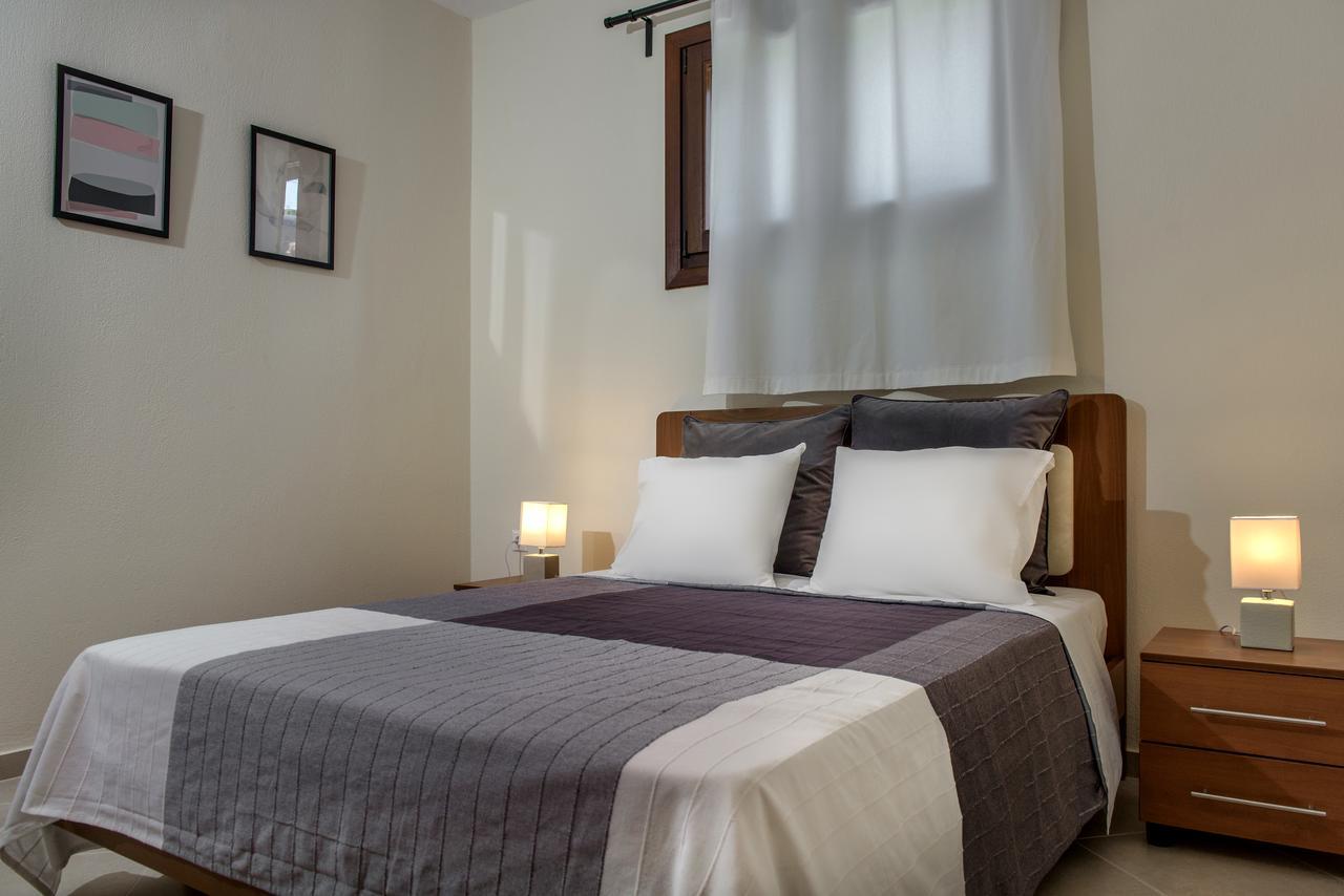 Pleiades Casual Living Apartment Nea Roda Bagian luar foto