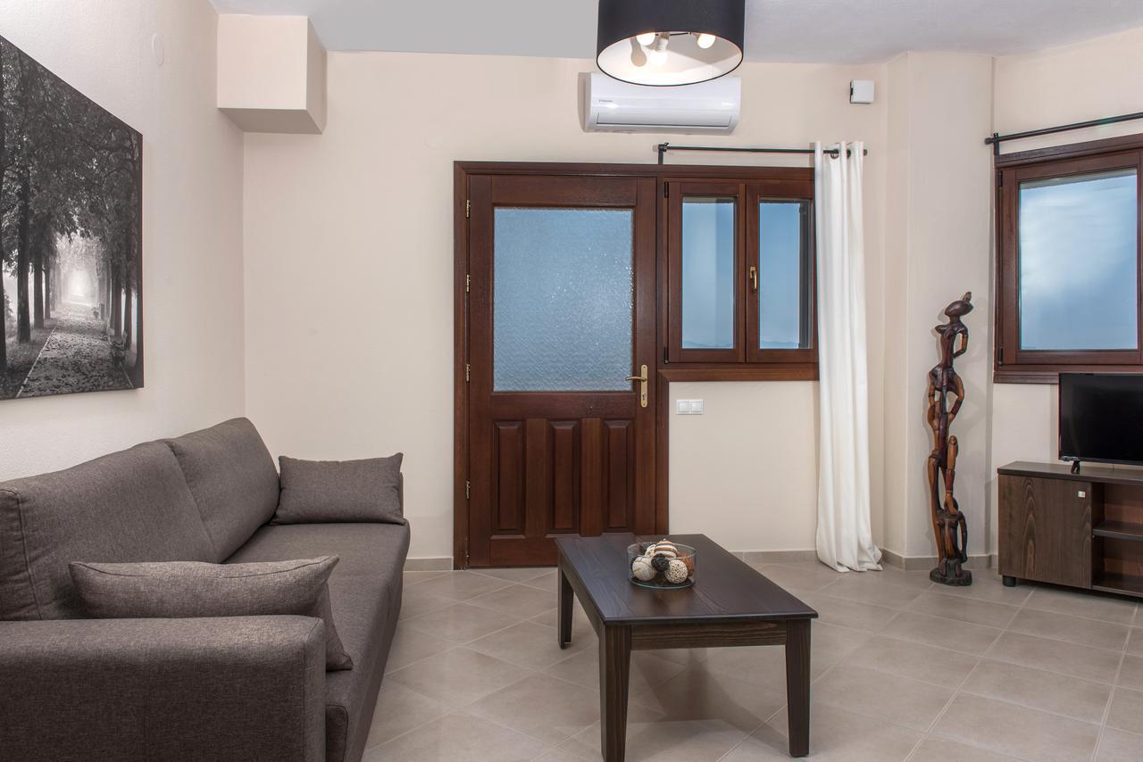 Pleiades Casual Living Apartment Nea Roda Bagian luar foto
