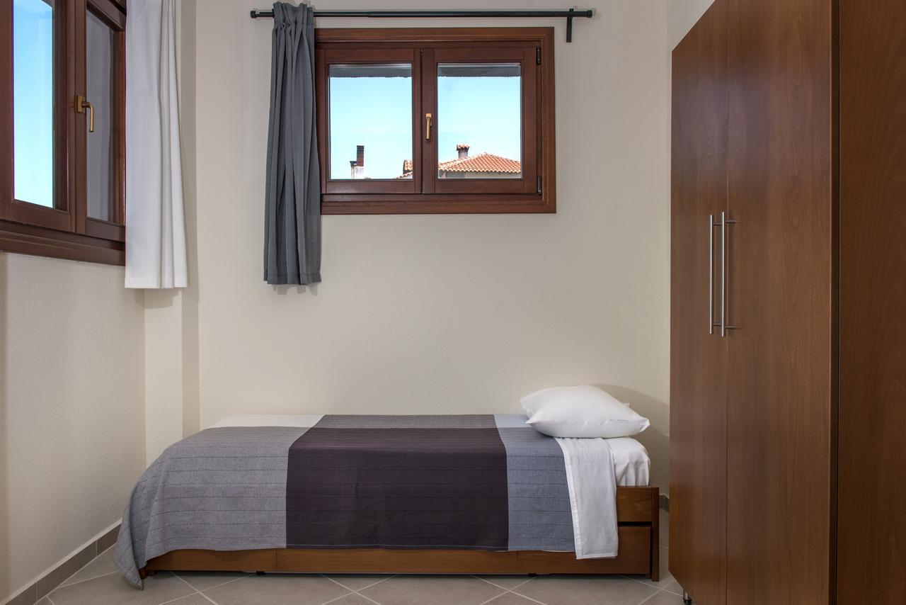 Pleiades Casual Living Apartment Nea Roda Bagian luar foto