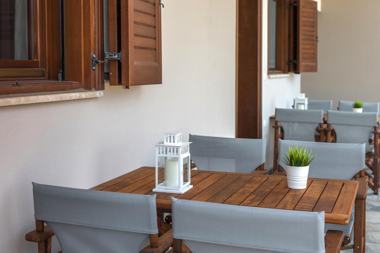 Pleiades Casual Living Apartment Nea Roda Bagian luar foto