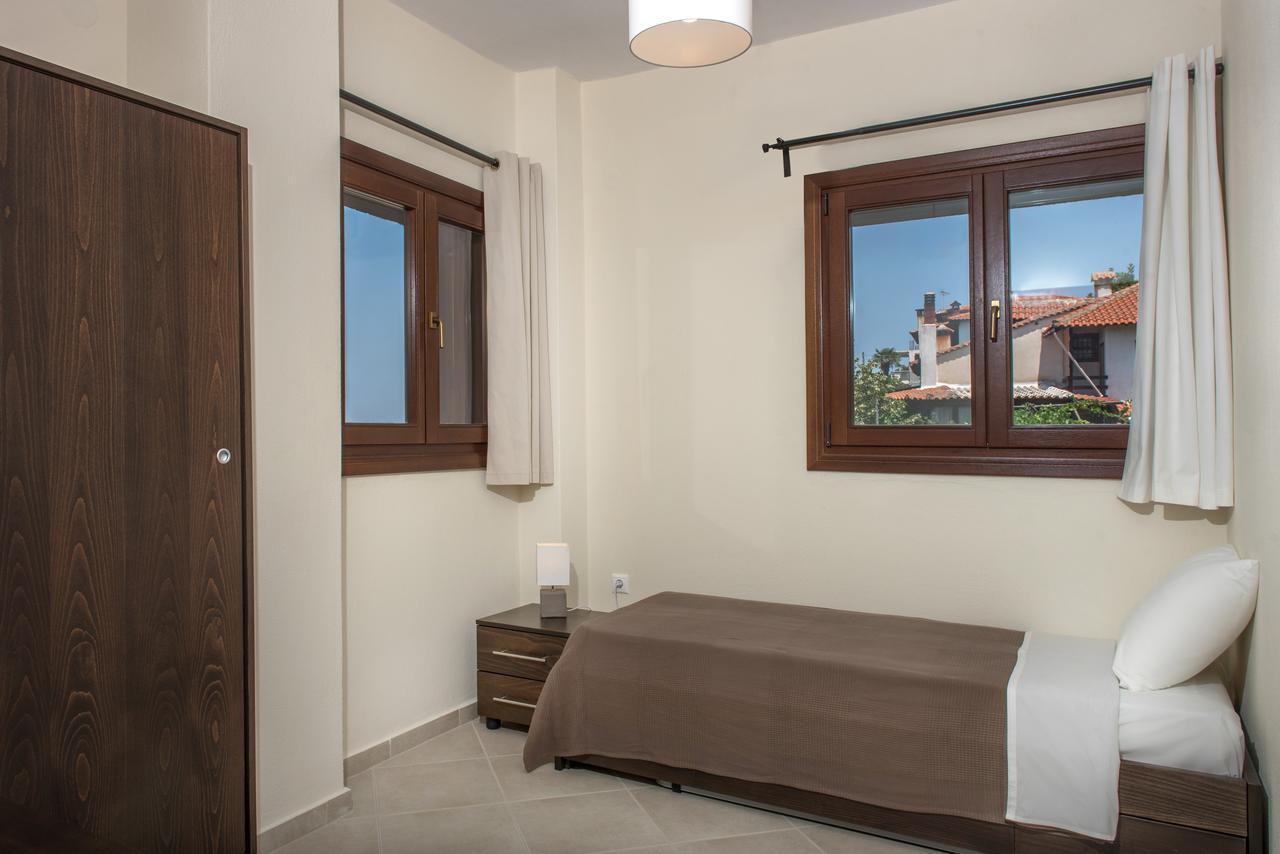 Pleiades Casual Living Apartment Nea Roda Bagian luar foto