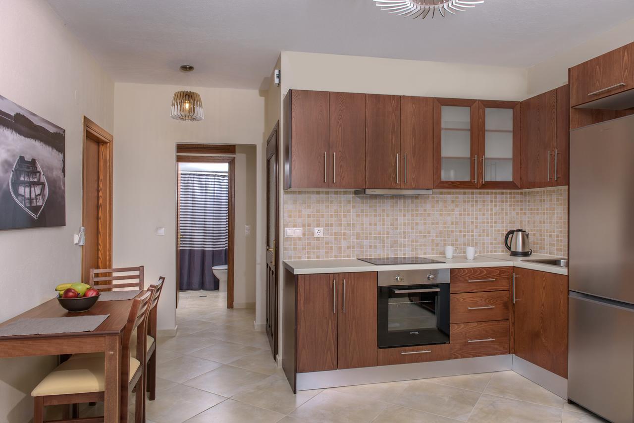 Pleiades Casual Living Apartment Nea Roda Bagian luar foto