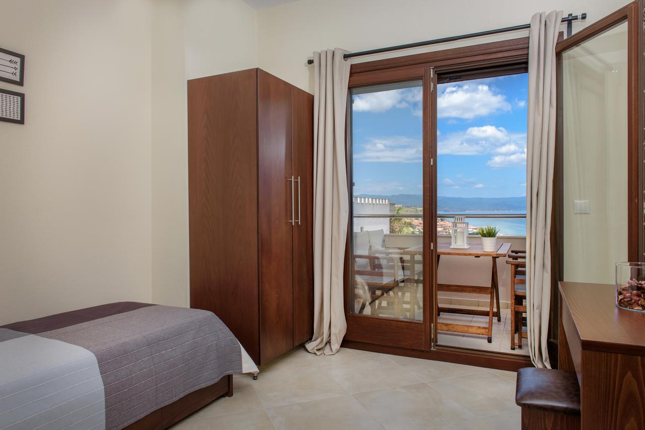 Pleiades Casual Living Apartment Nea Roda Bagian luar foto