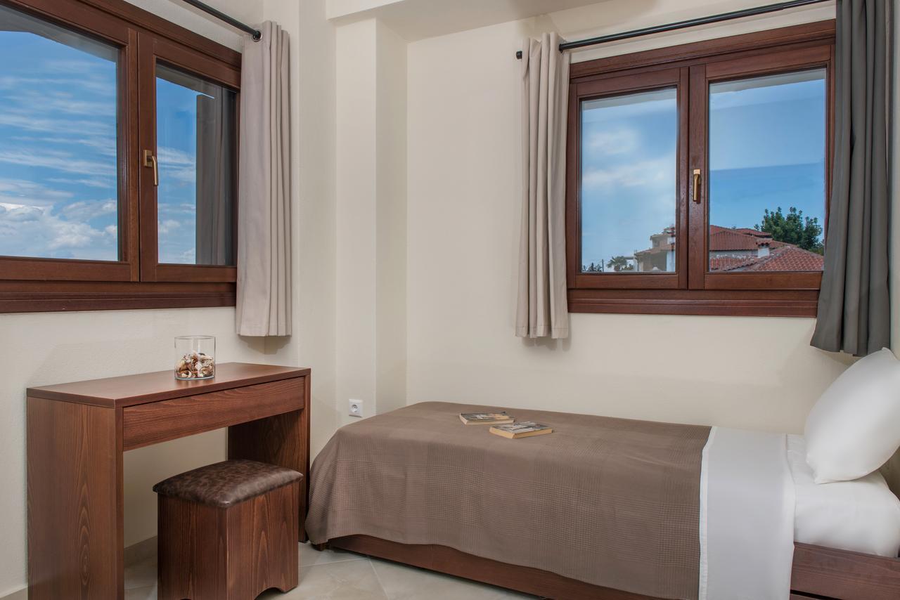 Pleiades Casual Living Apartment Nea Roda Bagian luar foto