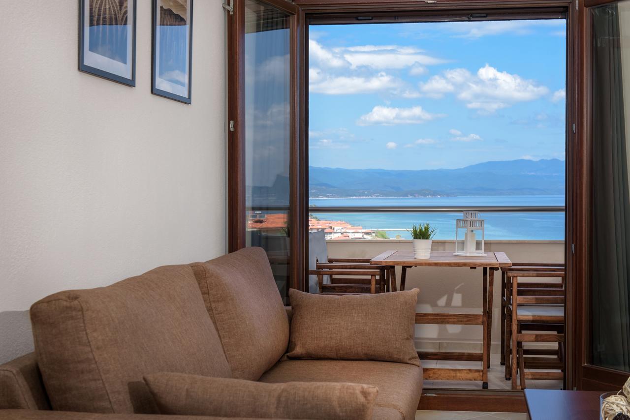 Pleiades Casual Living Apartment Nea Roda Bagian luar foto