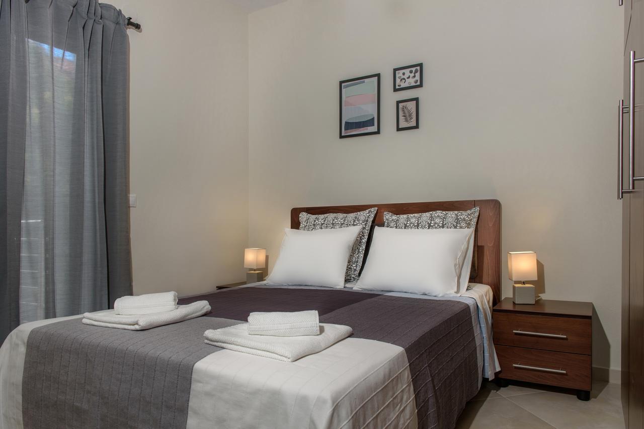 Pleiades Casual Living Apartment Nea Roda Bagian luar foto